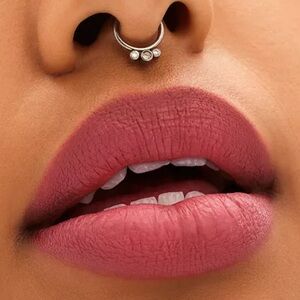 MAC Locked Kiss 24 HR Lipstick Connoisseur